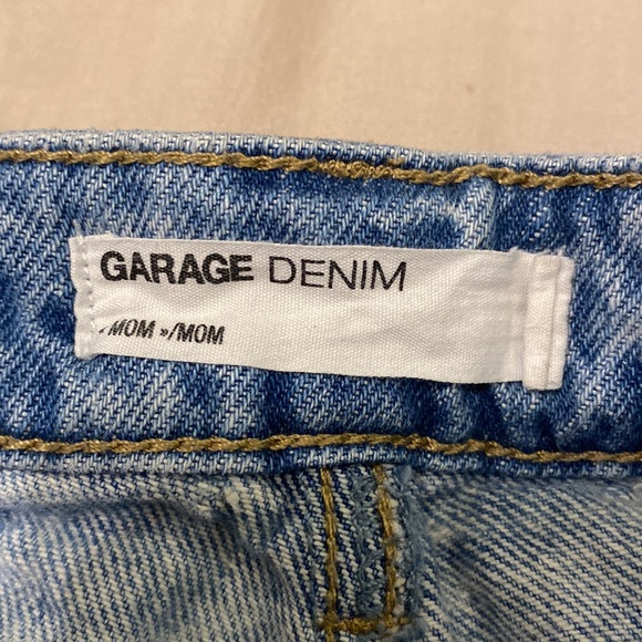 Garage Distressed Mom Jeans - Picture 3 of 6